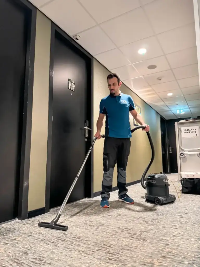schoonmaakbedrijf den helder stofzuigen