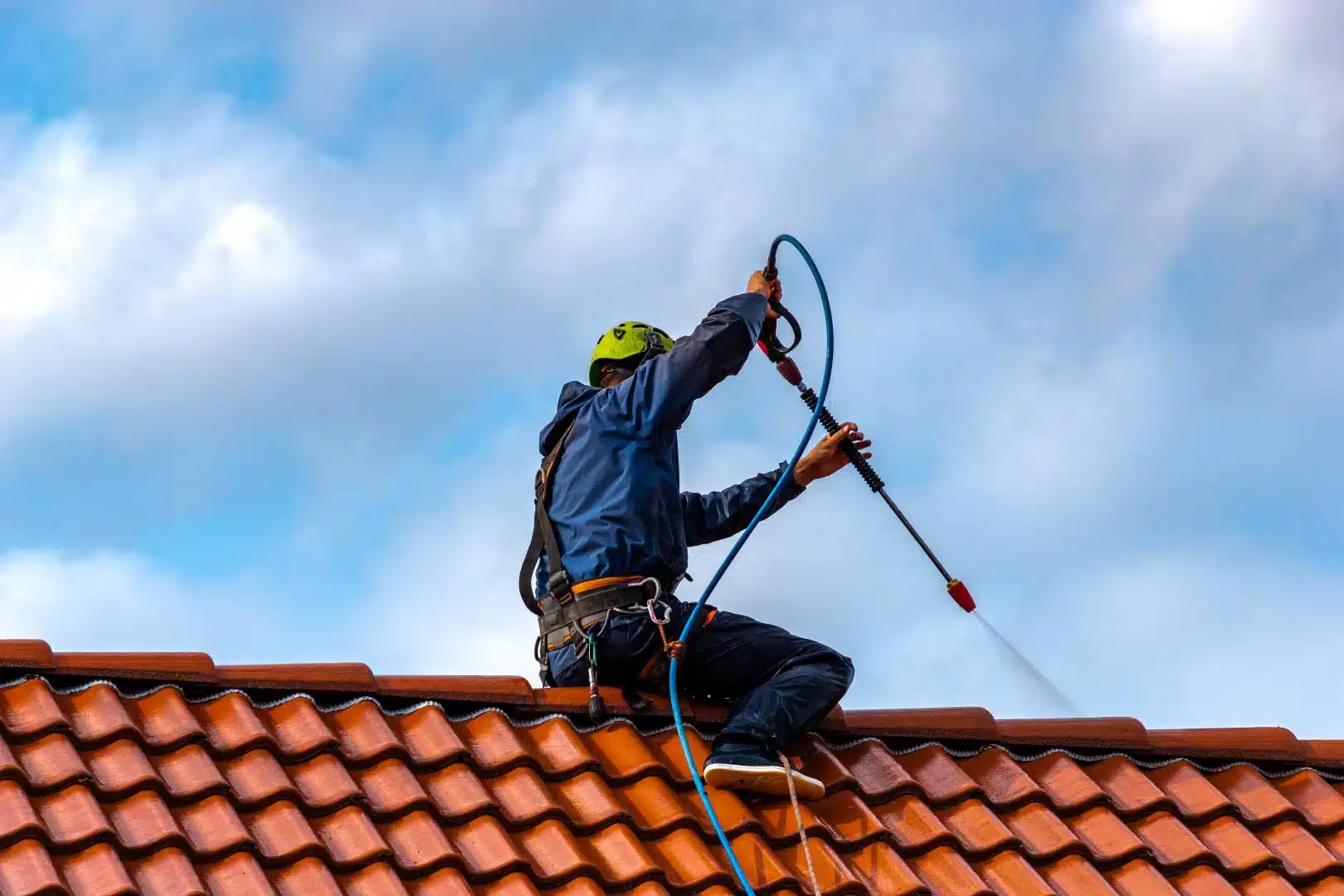 Dakpannen reinigen met aandacht voor planning, materiaal en dagelijks gebruik