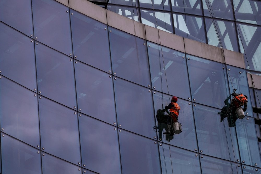 Gevelreiniging Purmerend met inspectie van gevel, plint en vervuiling