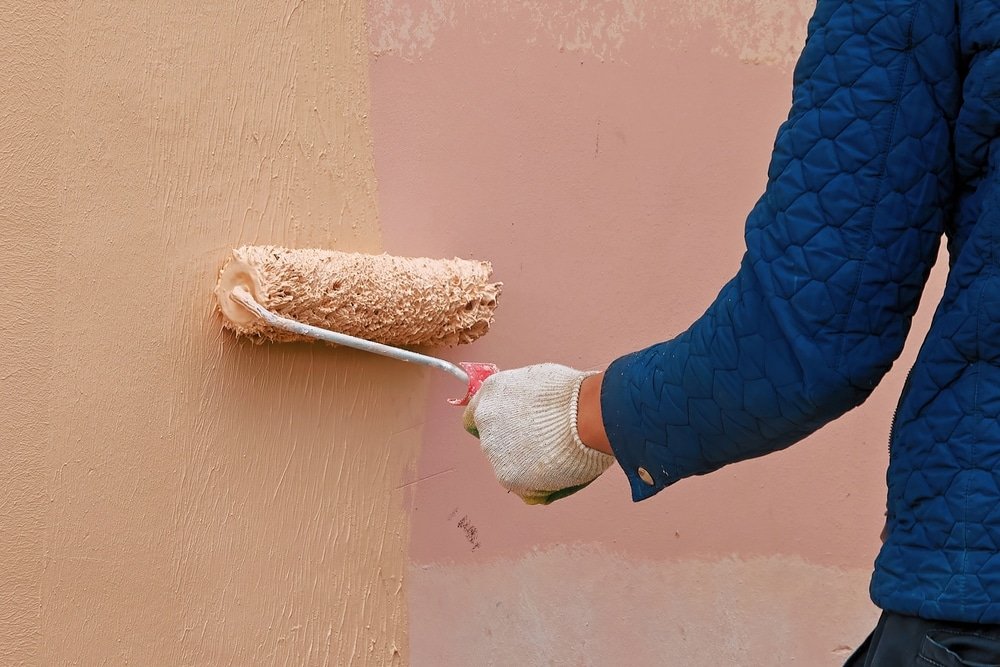 Graffiti verwijderen Alkmaar met inspectie van winkelpuien, baksteen en graffiti