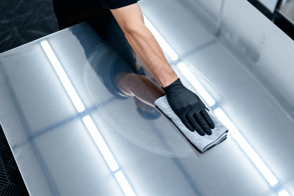 Schoonmaak van gangen en looproutes in ouderenzorg