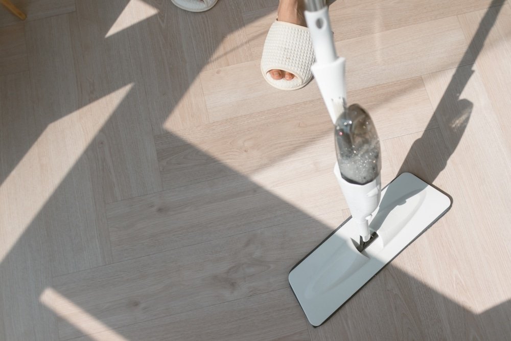 Pvc Vloer Schoonmaak bij looproutes en zichtbare strepen